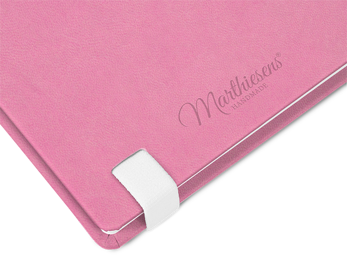 "Wild Strawberry" - Large mit deinem Umschlagdesign "Wild Strawberry" - Large mit deinem Umschlagdesign