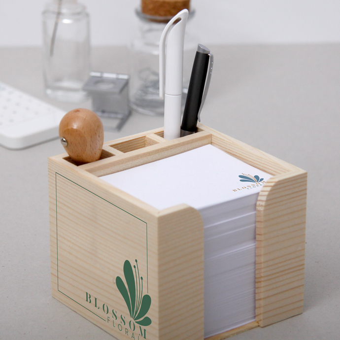 Zettelbox aus echtem Holz mit Stifteköcher 10 x 10 x 8,5 cm Siebdruck Zettelbox aus echtem Holz mit Stifteköcher 10 x 10 x 8,5 cm Siebdruck