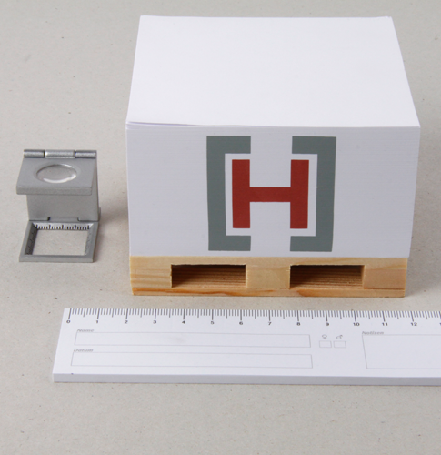 Notizblock auf Mini-Holzpalette Notizblock auf Mini-Holzpalette